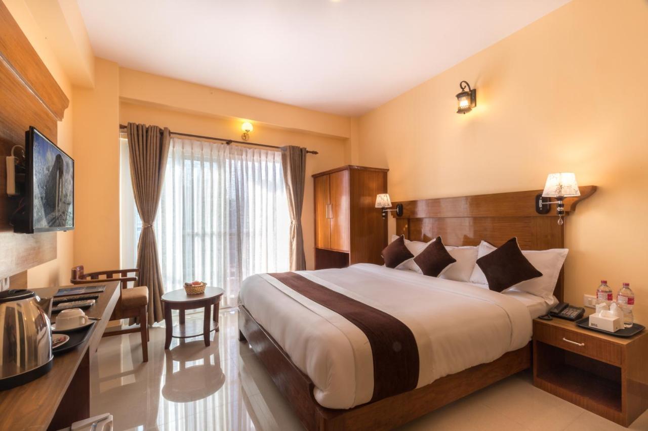 Hotel Lake Shore Pokhara Dış mekan fotoğraf
