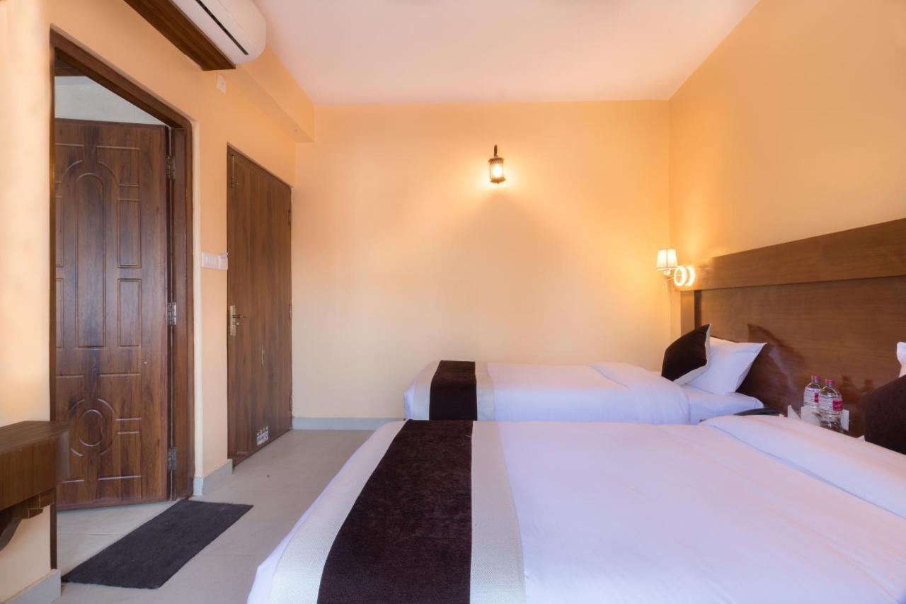 Hotel Lake Shore Pokhara Dış mekan fotoğraf
