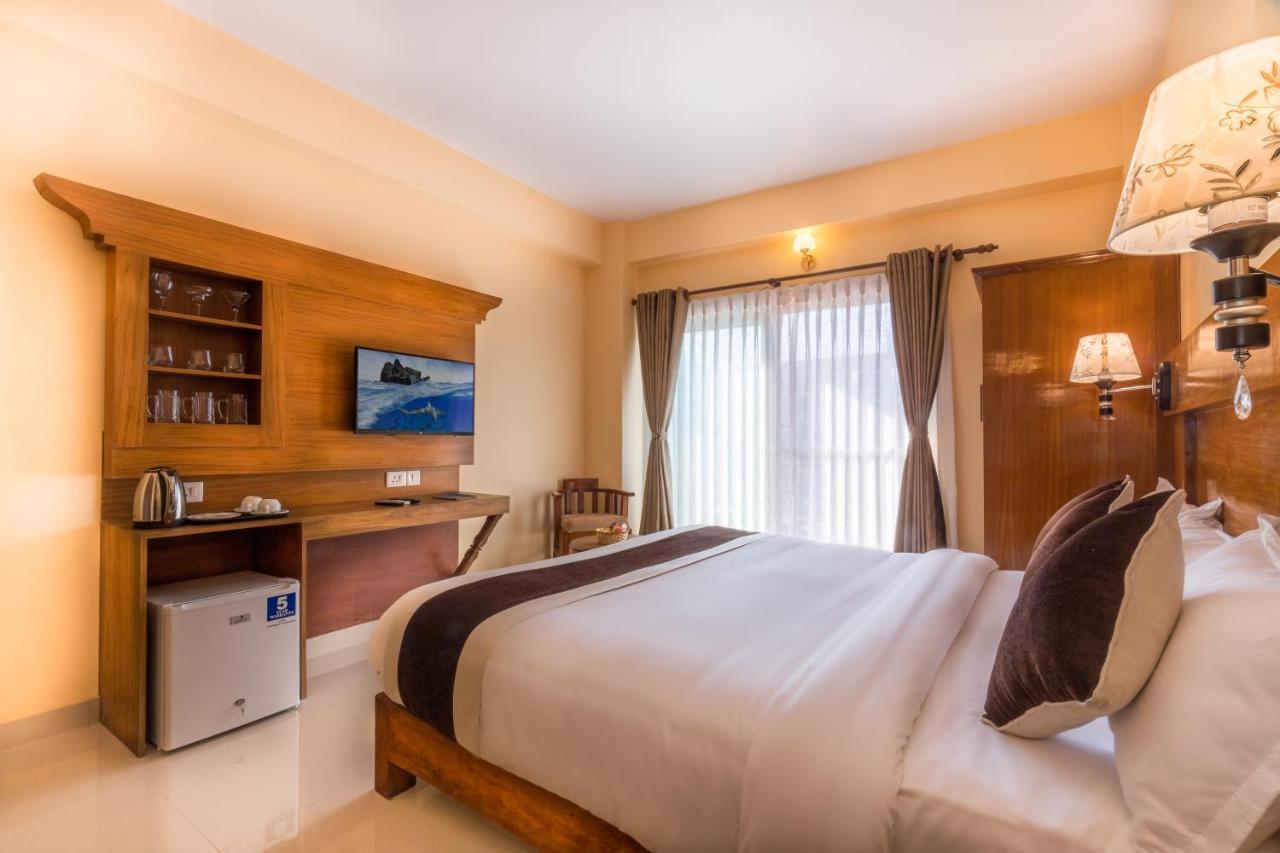 Hotel Lake Shore Pokhara Dış mekan fotoğraf