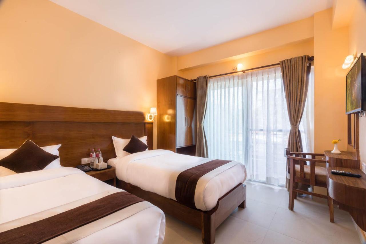 Hotel Lake Shore Pokhara Dış mekan fotoğraf