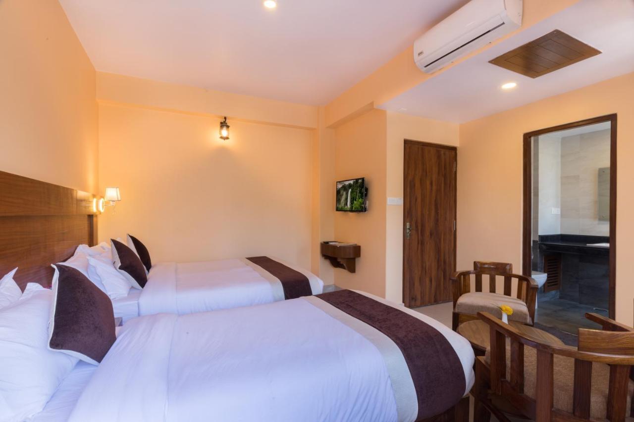 Hotel Lake Shore Pokhara Dış mekan fotoğraf