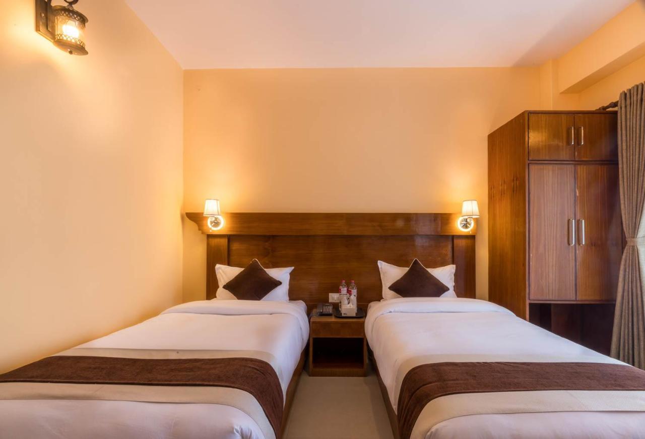 Hotel Lake Shore Pokhara Dış mekan fotoğraf