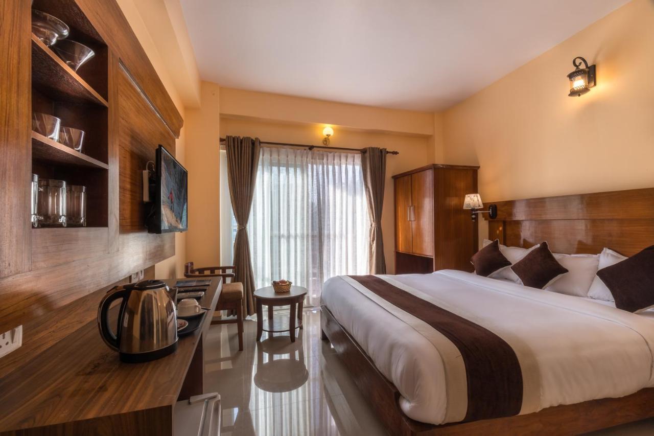 Hotel Lake Shore Pokhara Dış mekan fotoğraf