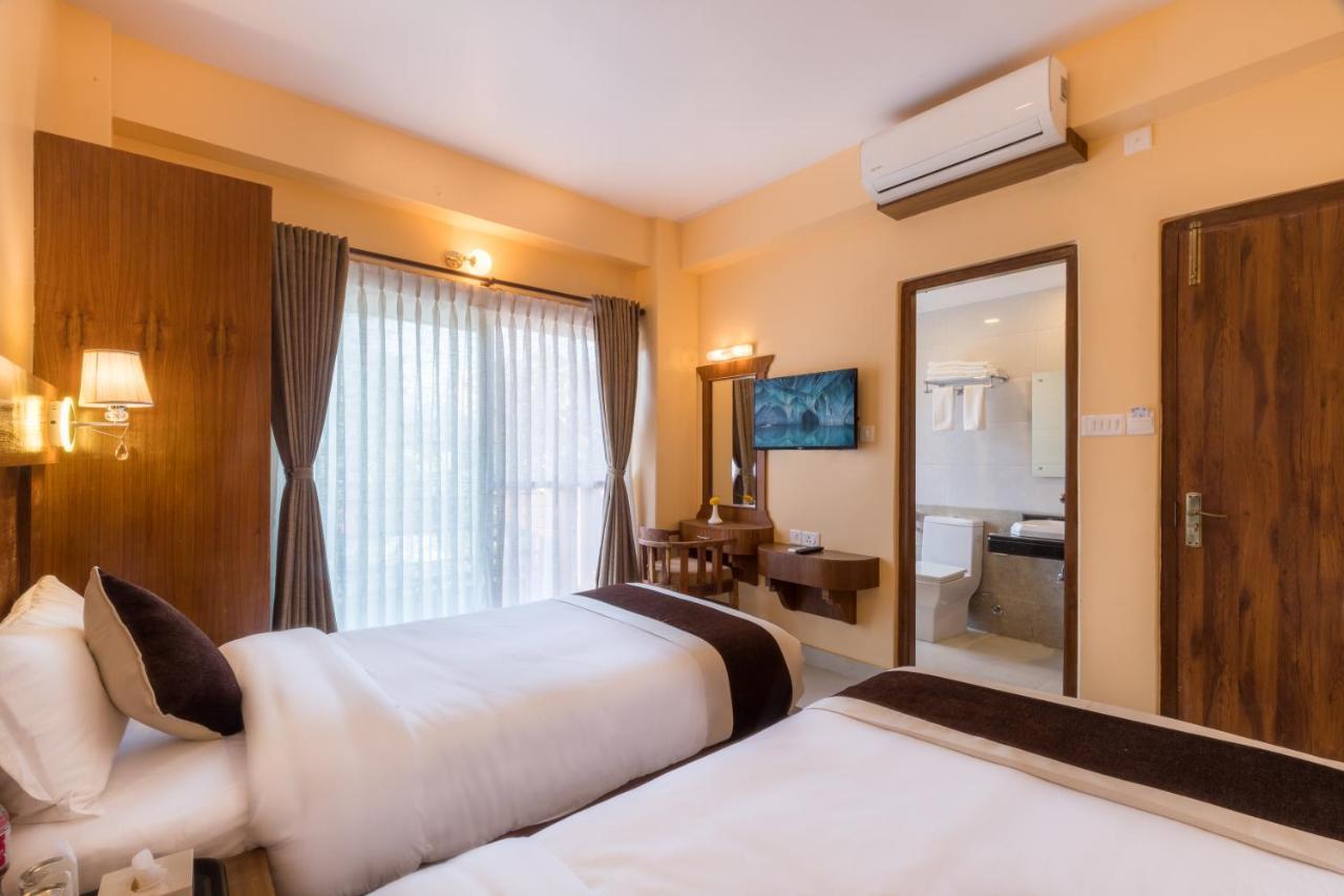 Hotel Lake Shore Pokhara Dış mekan fotoğraf