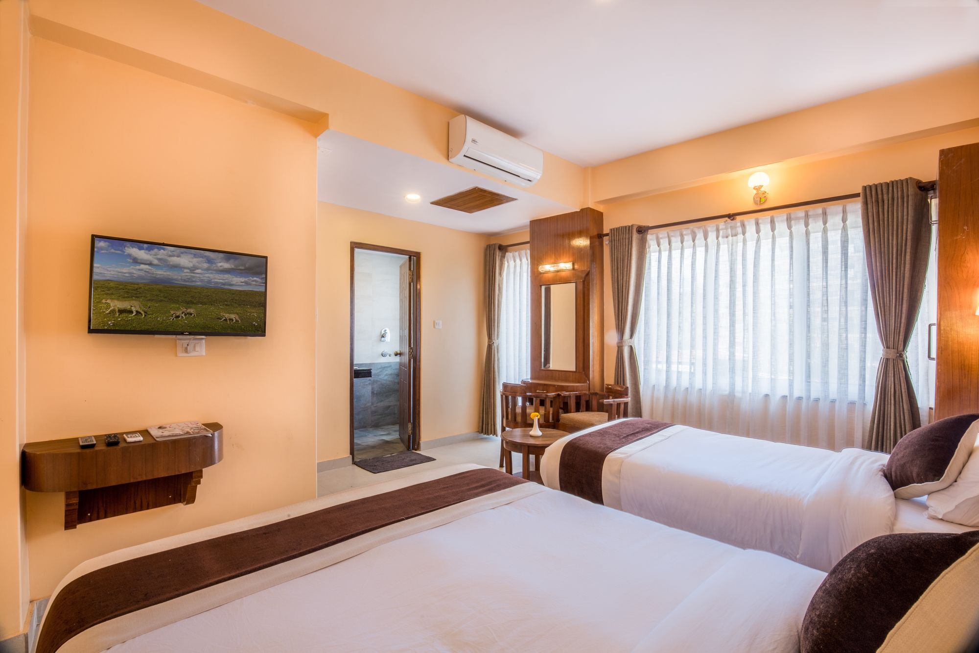Hotel Lake Shore Pokhara Dış mekan fotoğraf
